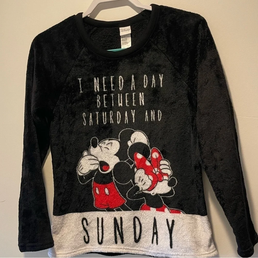 Disney Sleepwear‎ Velvet Long Sleeve Top Medium